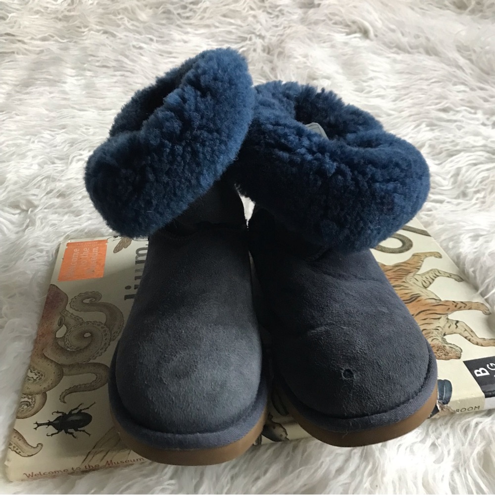 UGG Bailey Button II Boot - Picture 3 of 10
